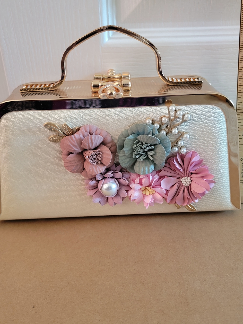 Elegant Cream Floral Applique Evening Clutch